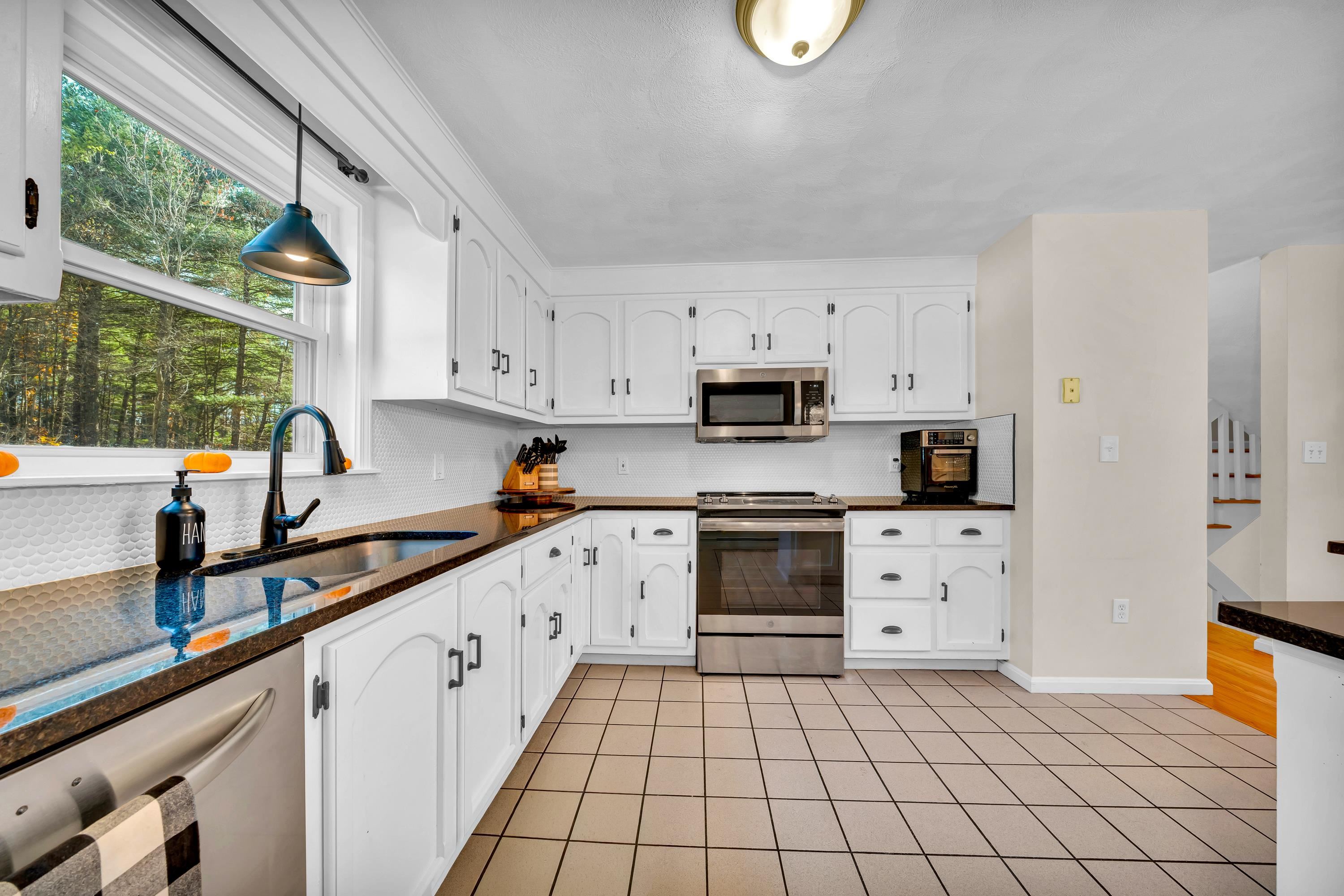 27 Norwood Road Salem, NH 03079 - Photo 10 of 28