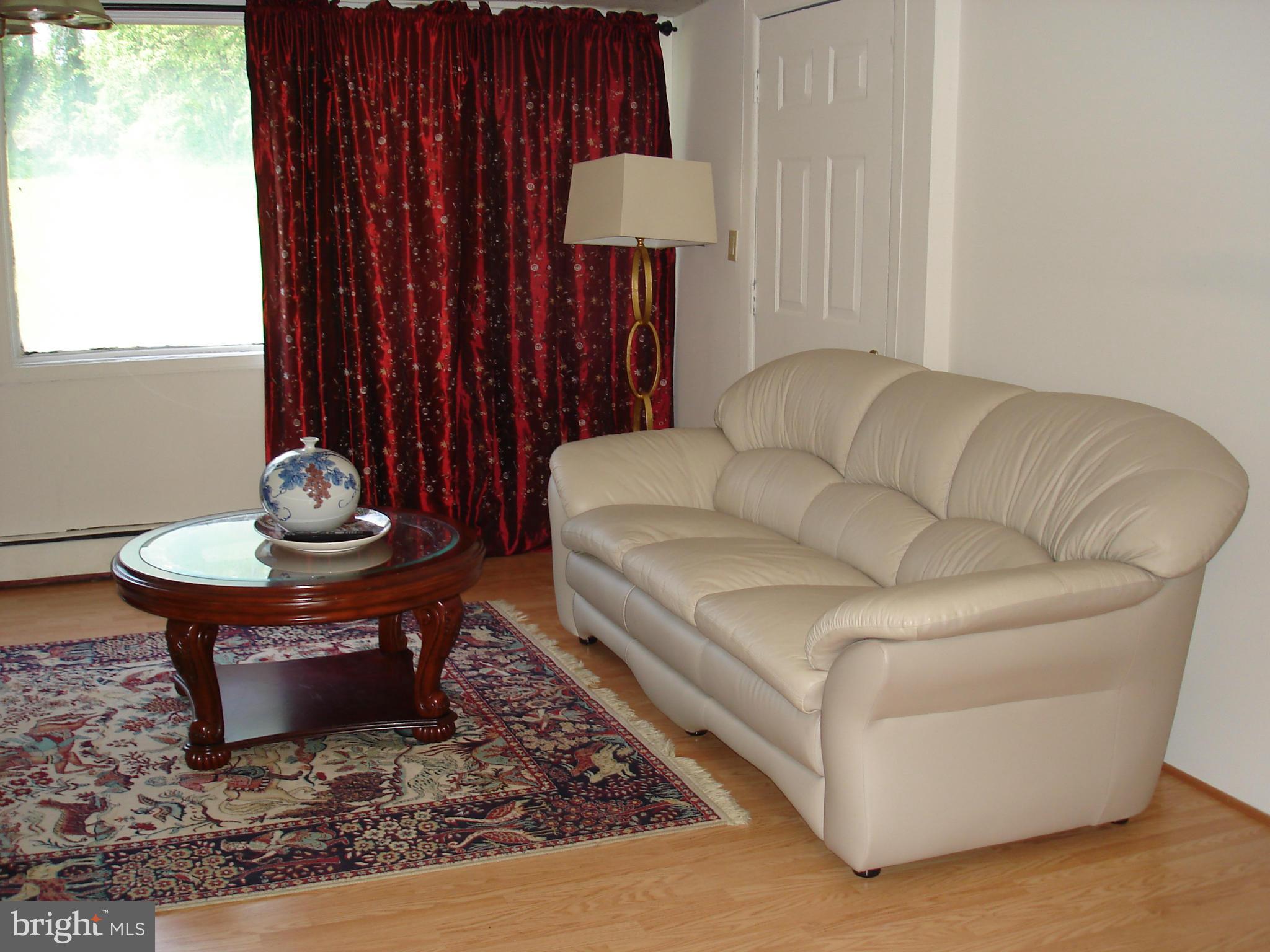 2826 Hill Road Vienna, VA 22181 - Photo 13 of 21 Living Room