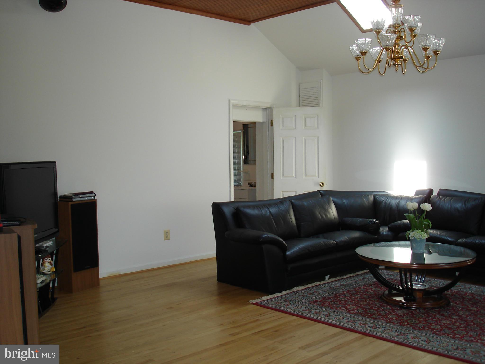 2826 Hill Road Vienna, VA 22181 - Photo 8 of 21 Living Room