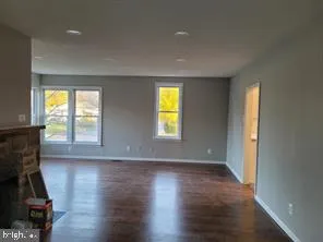 $2,295 | 2822 Jenkintown Road, Glenside, PA 19038