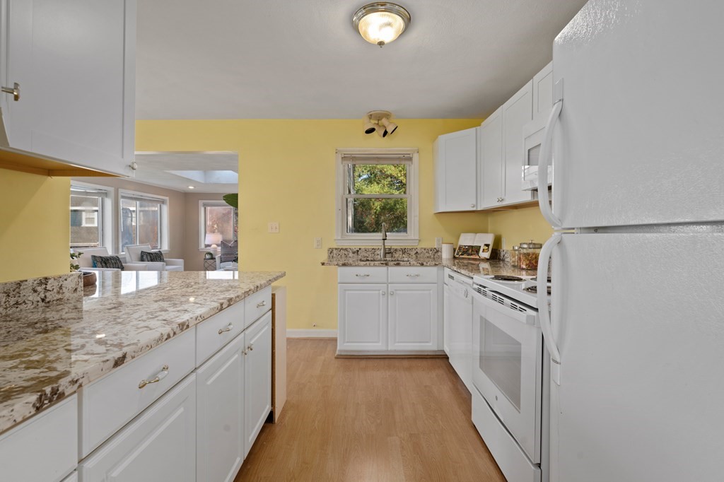 7 Porter Road North Reading, MA 01864 - Photo 4 of 32 Gallery Image 4