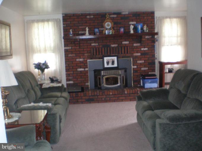 1819 Ellinwood Road Rosedale, MD 21237 - Photo 3 of 10 Living Room