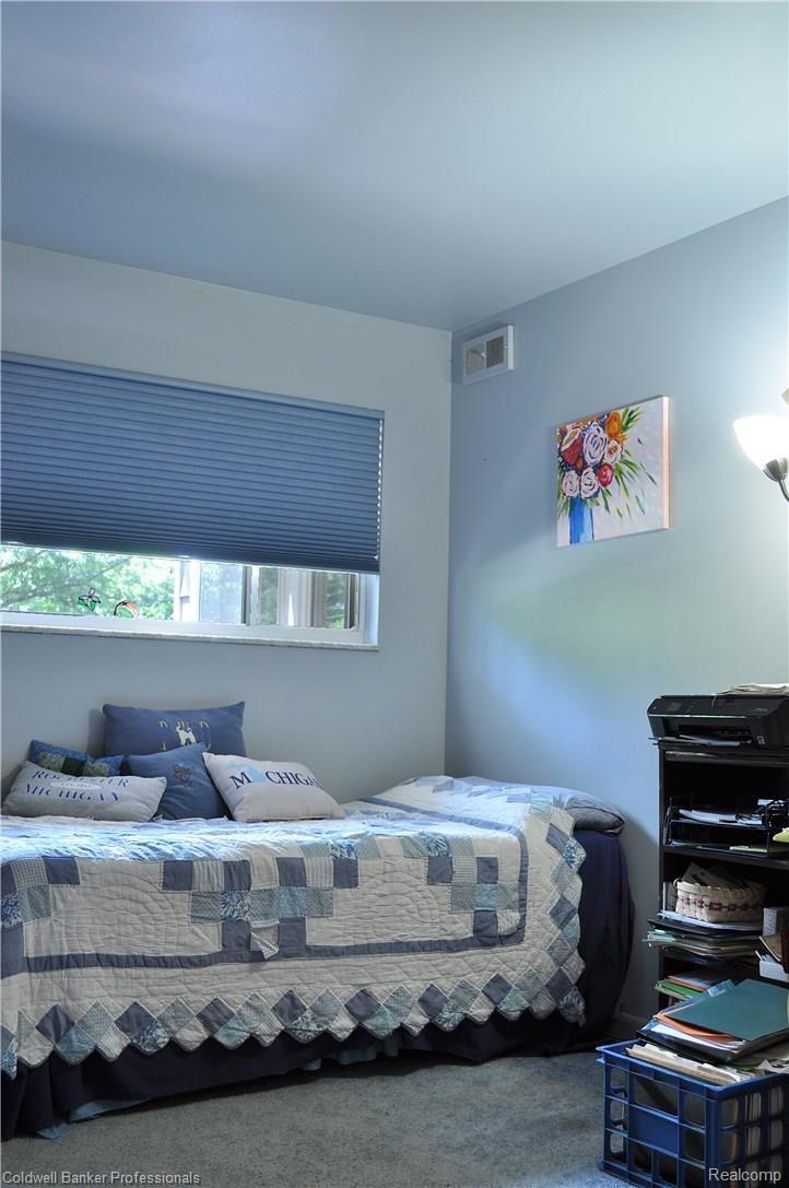295 Red Oak Lane Rochester, MI 48307 - Photo 25 of 39 25.) First Bedroom on Right