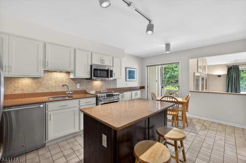 62 Manor Square Sparta, NJ 07871 - Photo 4 of 46