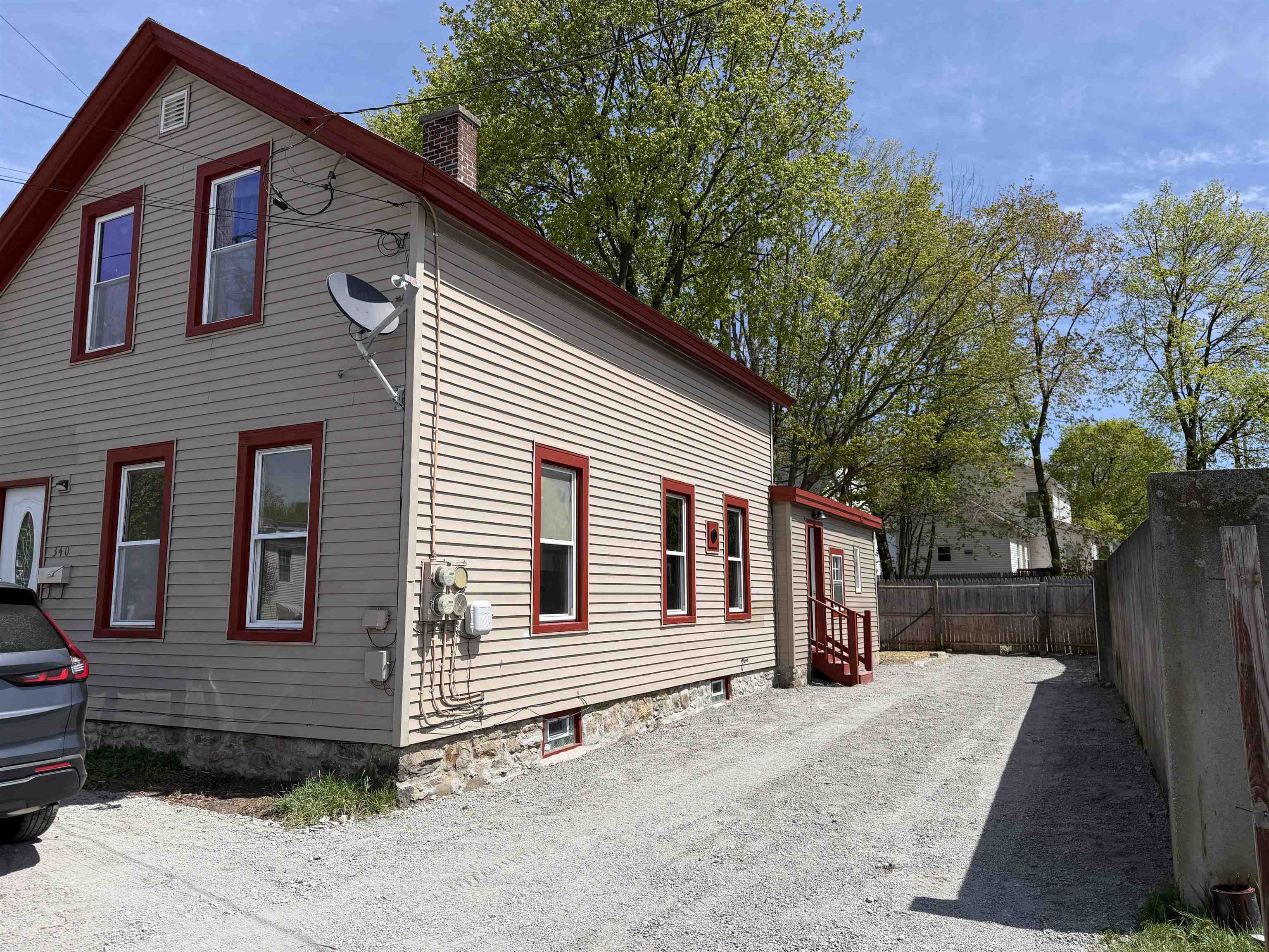 340 Pleasant Street Bennington, VT 05201 - Photo 2 of 24