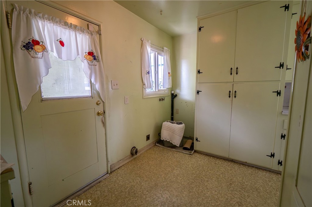 404 2nd Street Orland, CA 95963 - Photo 17 of 40 a bathroom with a tub and shower