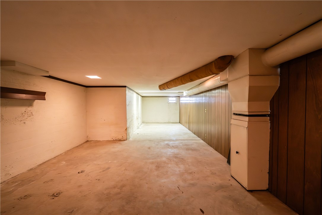 404 2nd Street Orland, CA 95963 - Photo 31 of 40 a view of a big room with closet and windows