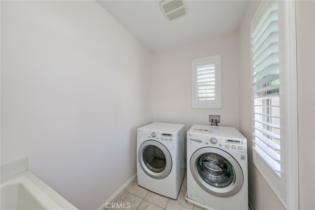 177 Firefly Irvine, CA 92618 - Photo 5 of 22 a utility room with dryer and washer