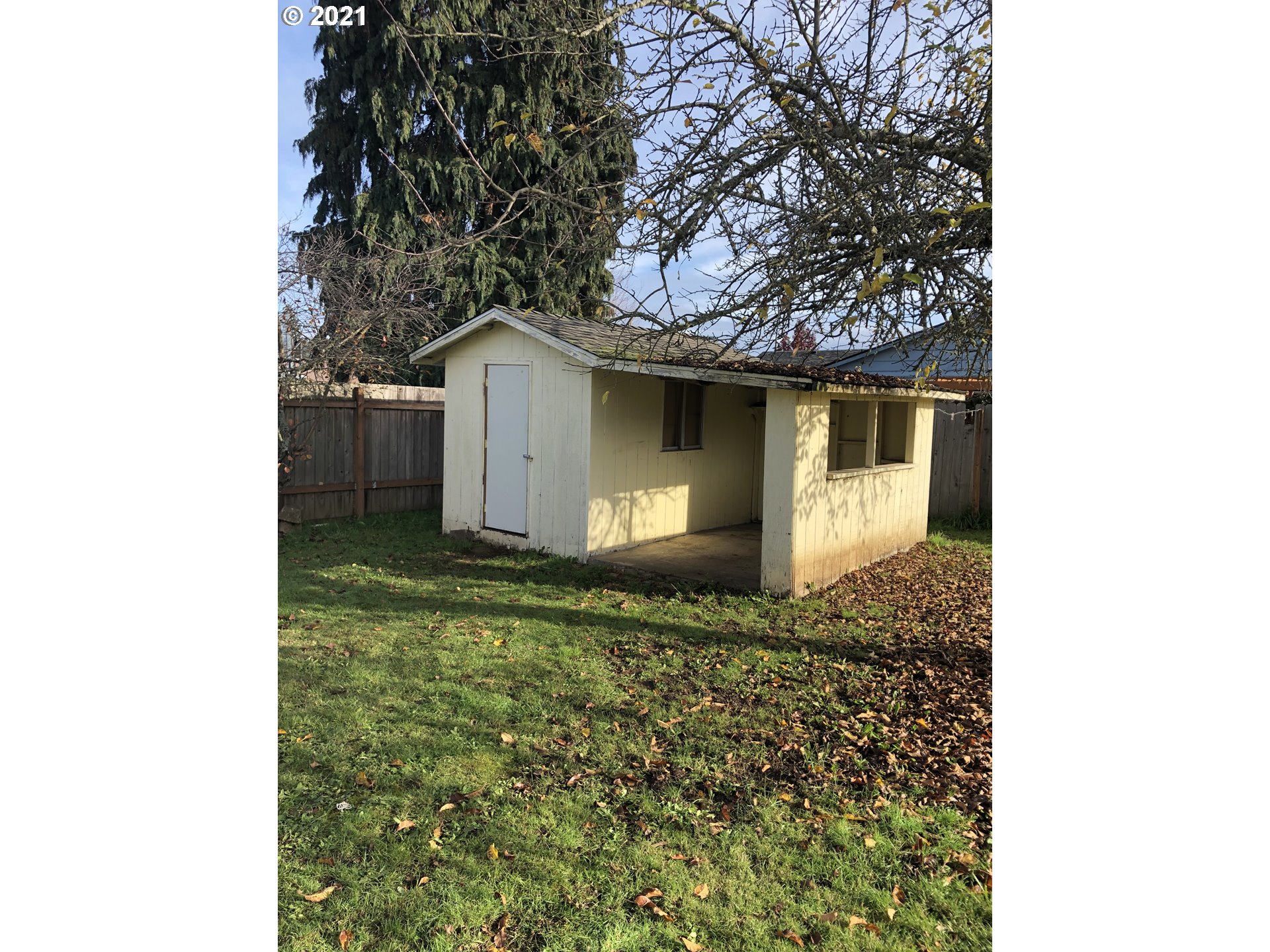 415 38th Street Springfield, OR 97478 - Photo 12 of 17 a house view with a outdoor space