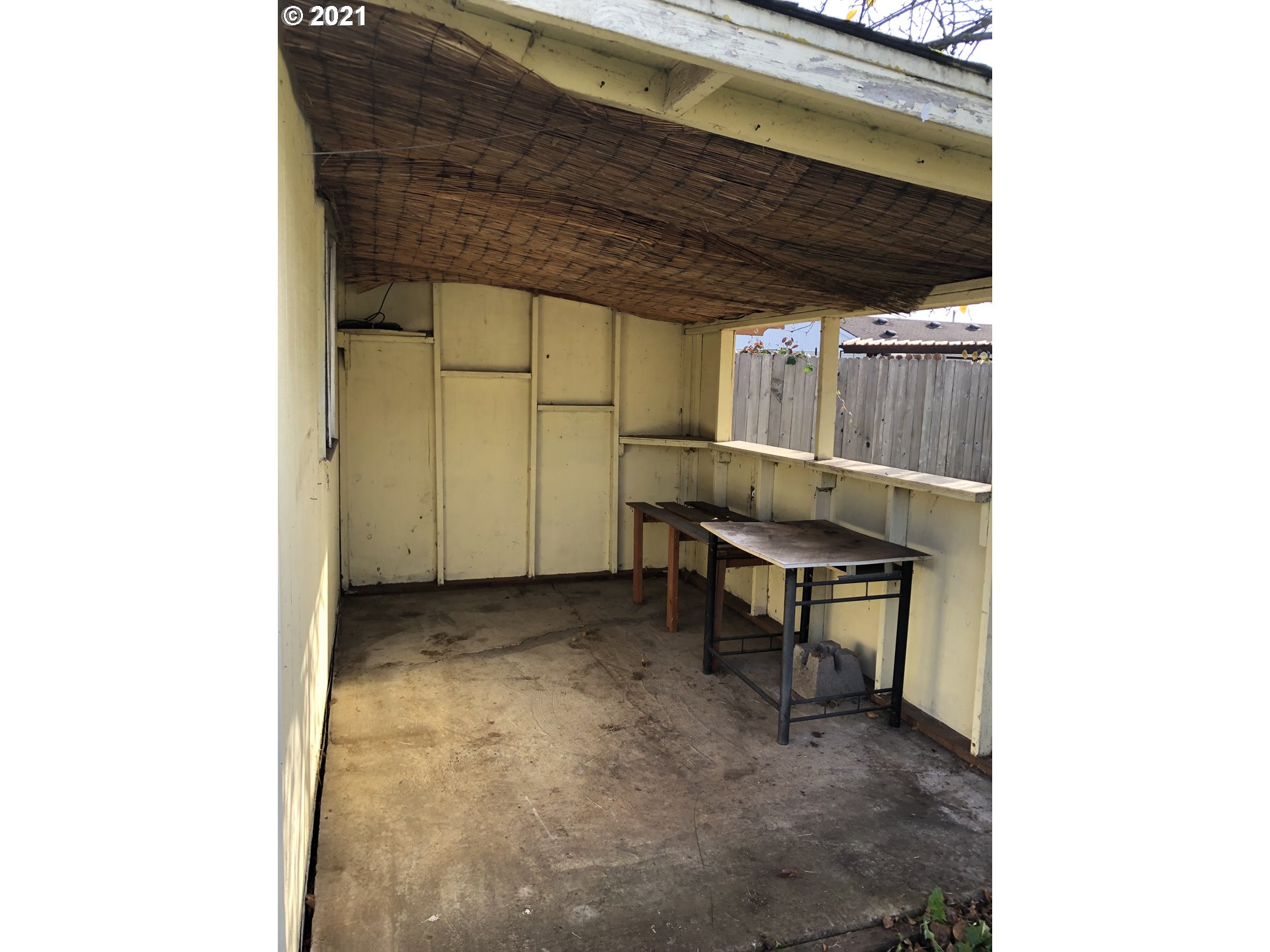415 38th Street Springfield, OR 97478 - Photo 13 of 17 a view of a room with table and chairs