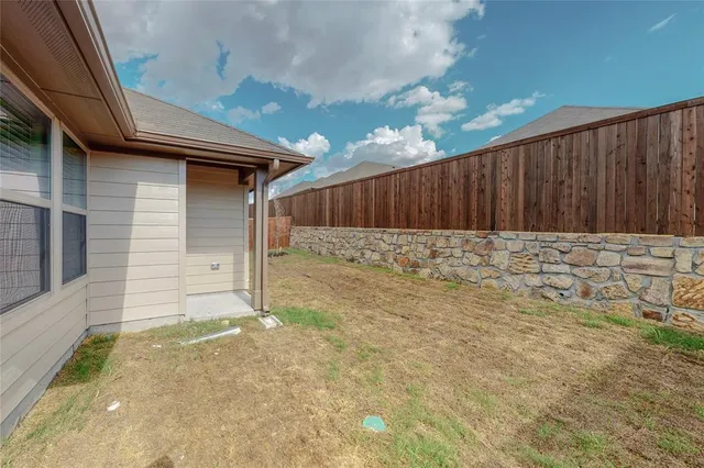 $2,585 | 272 Tallgrass Drive, Lavon, TX 75166