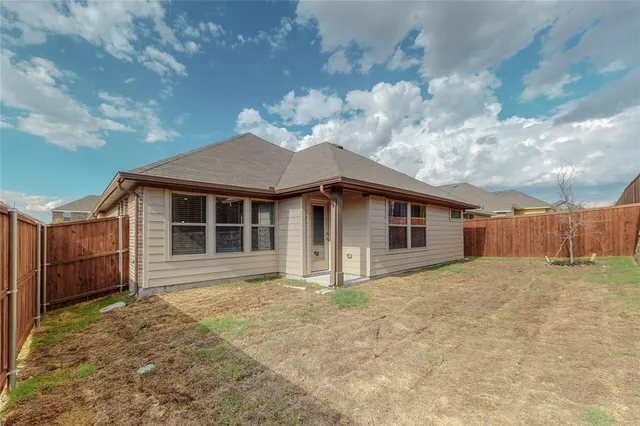 $2,585 | 272 Tallgrass Drive, Lavon, TX 75166