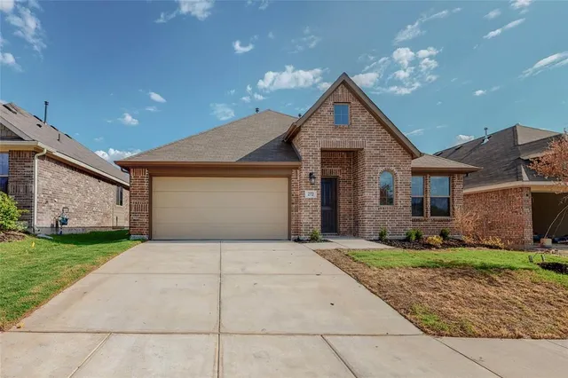 $2,585 | 272 Tallgrass Drive, Lavon, TX 75166