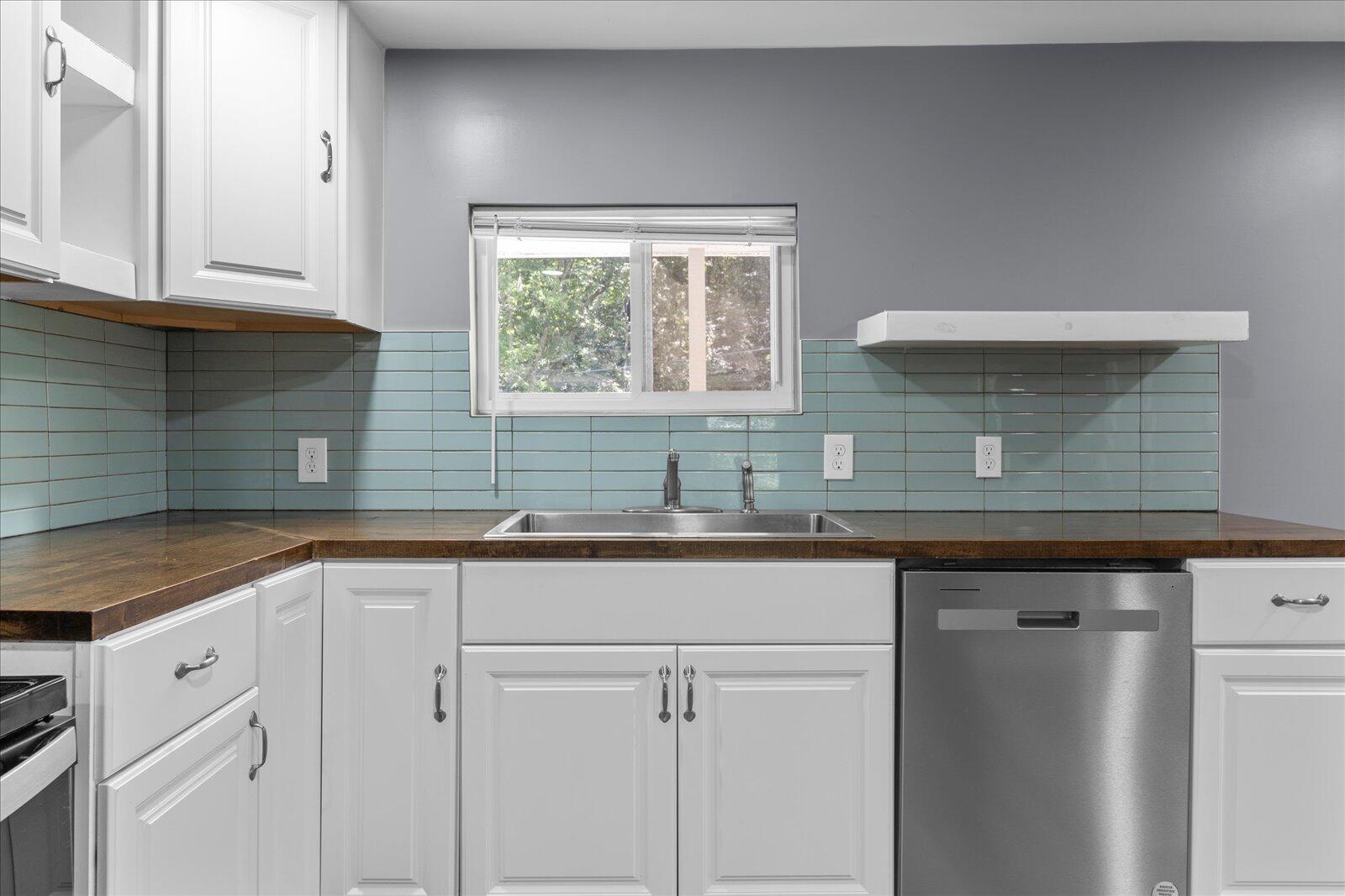 6626 Fairview Road Hixson, TN 37343 - Photo 12 of 27 11-6626 Fairview Rd-11