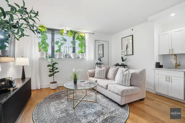 $825,000 | 280 Nassau Avenue, Unit 1A | Greenpoint