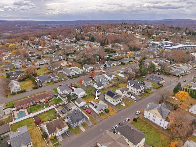 $249,900 | 127 Fairfield Avenue, Waterbury, CT 06708