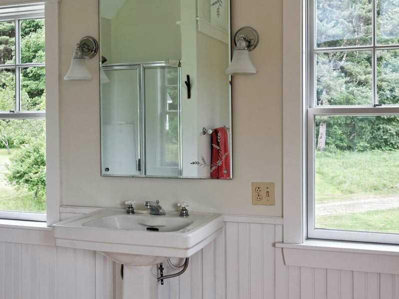 144 Middle Road Edgecomb, ME 04556 - Photo 11 of 17 Bathroom.