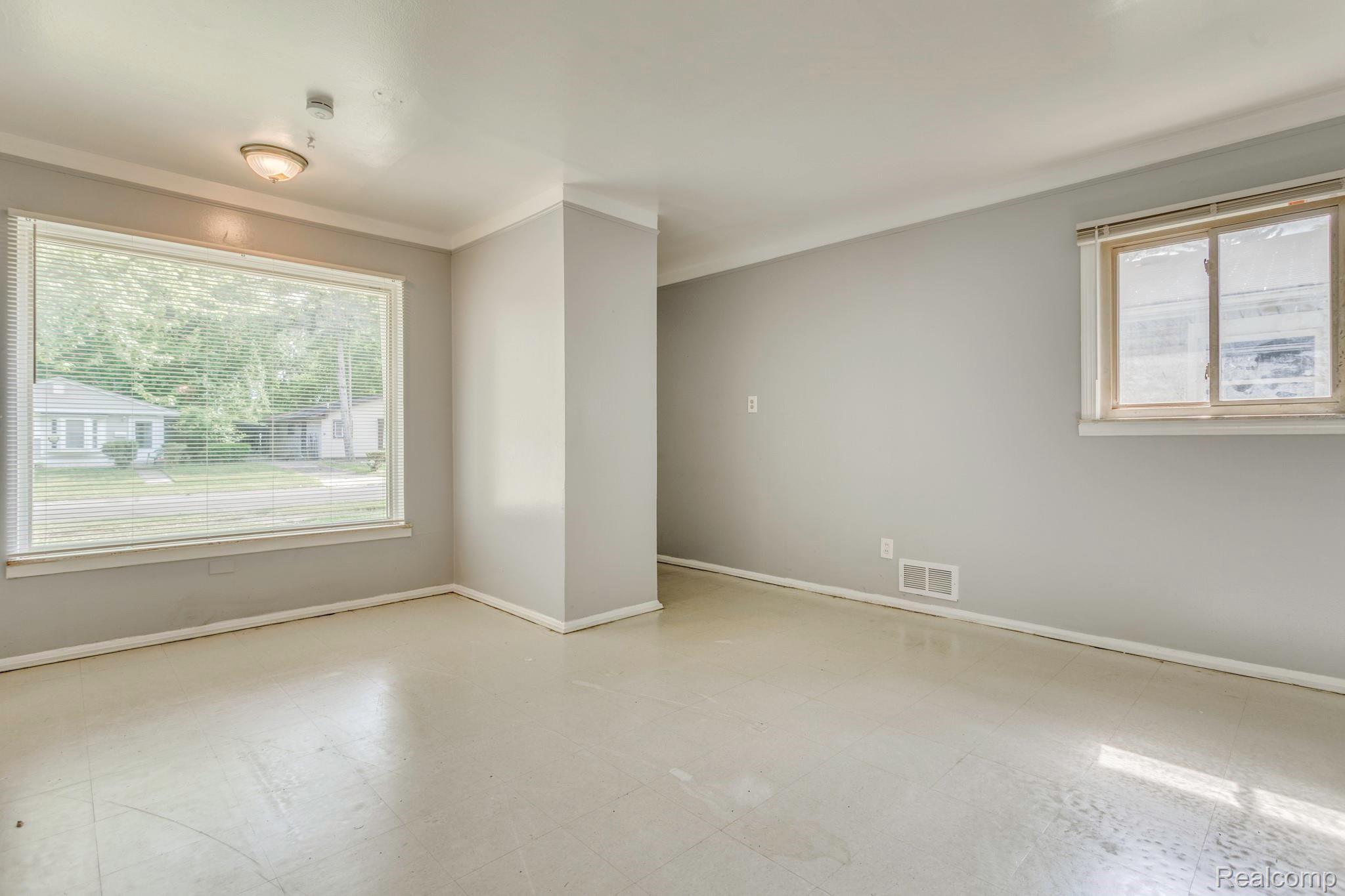27006 Florence Street Inkster, MI 48141 - Photo 3 of 20 27006 Florence St-9.jpg