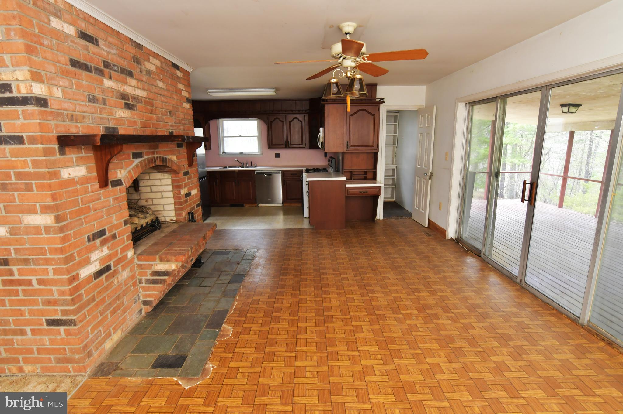 136 Ash Road Front Royal, VA 22630 - Photo 16 of 52 Family room