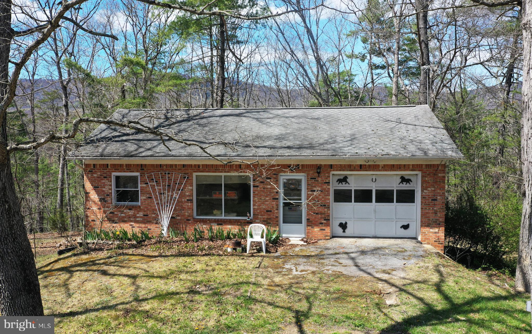 136 Ash Road Front Royal, VA 22630 - Photo 2 of 52 Garage