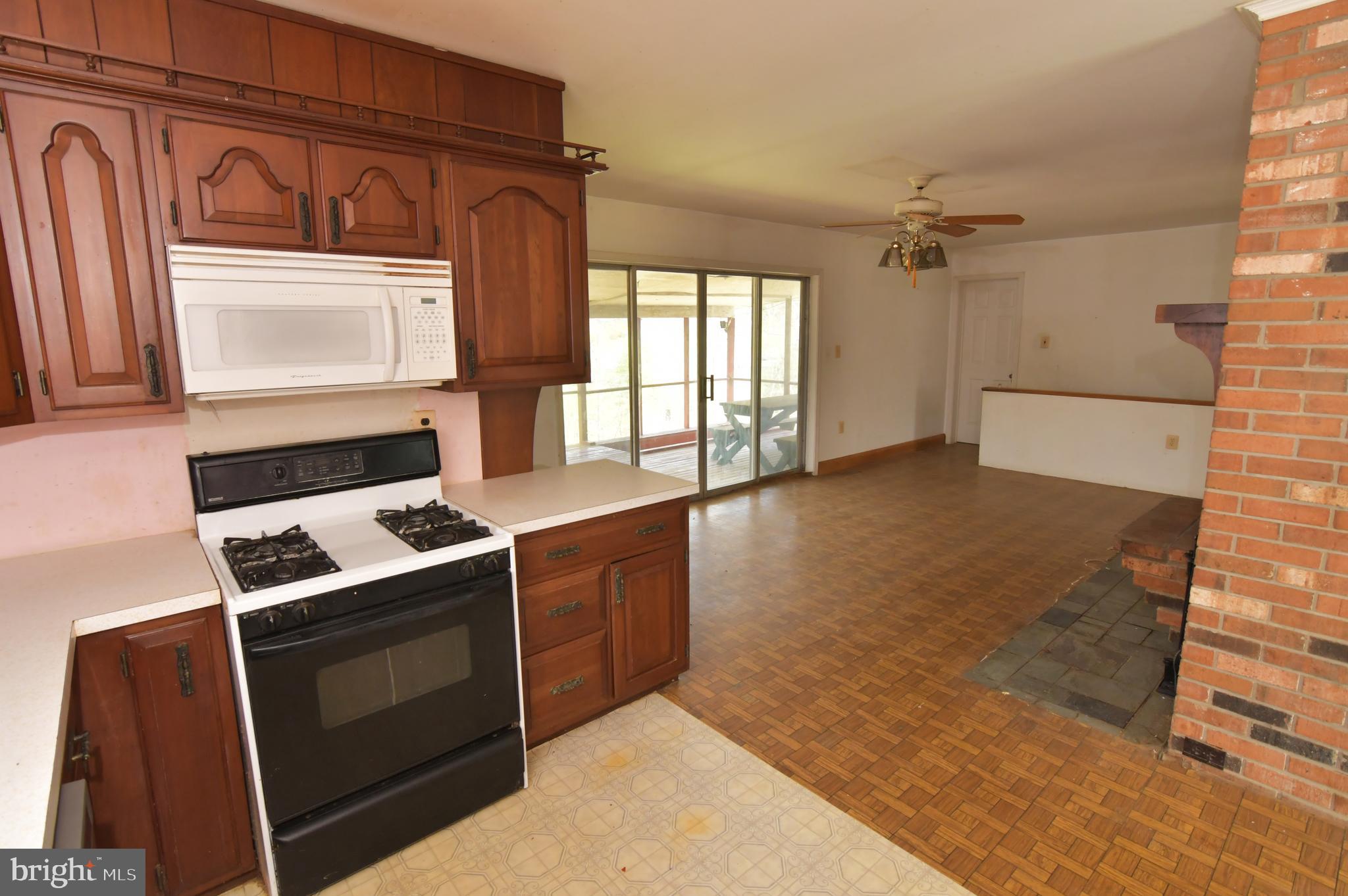 136 Ash Road Front Royal, VA 22630 - Photo 23 of 52 Kitchen