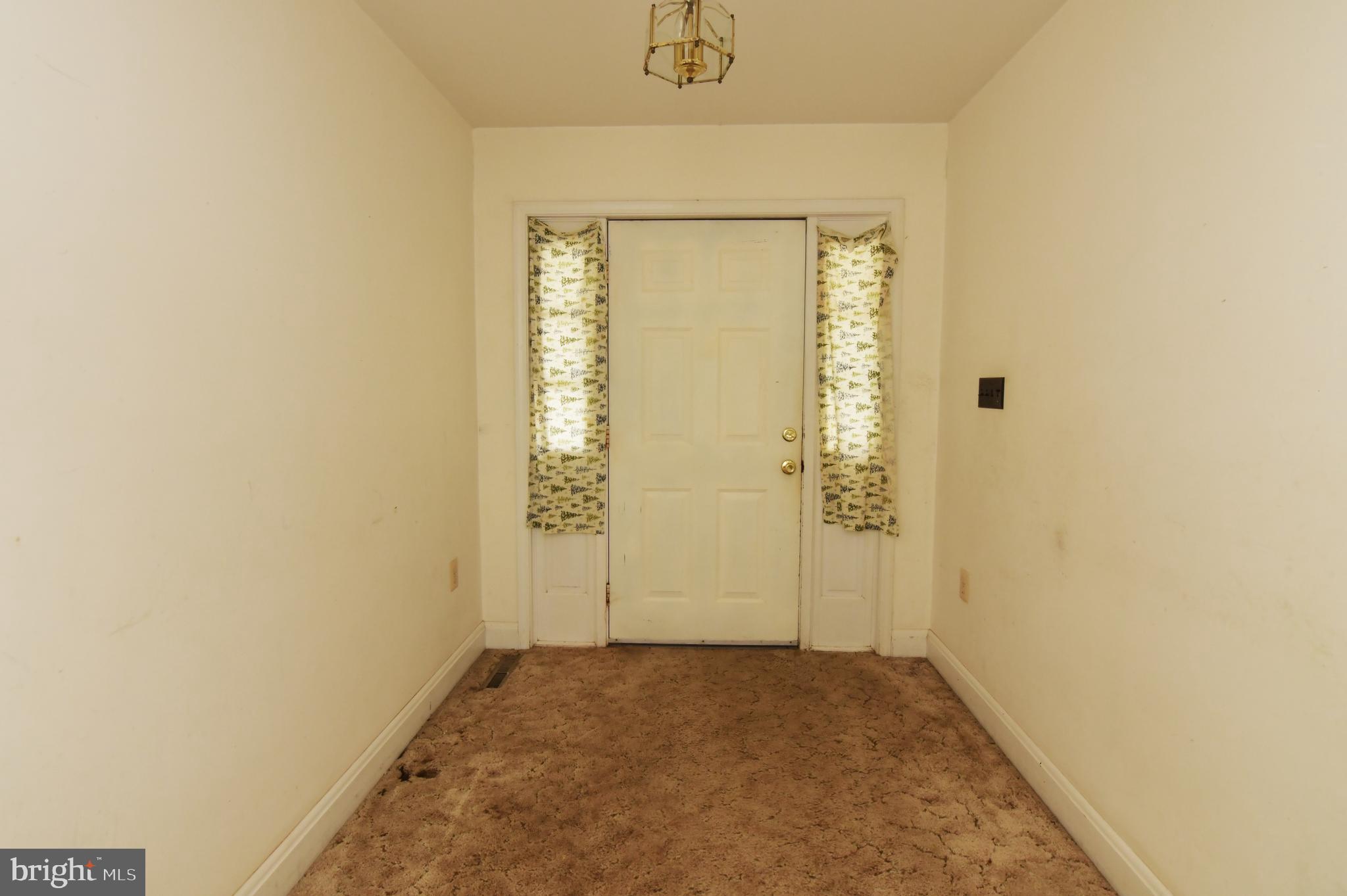 136 Ash Road Front Royal, VA 22630 - Photo 29 of 52 Foyer