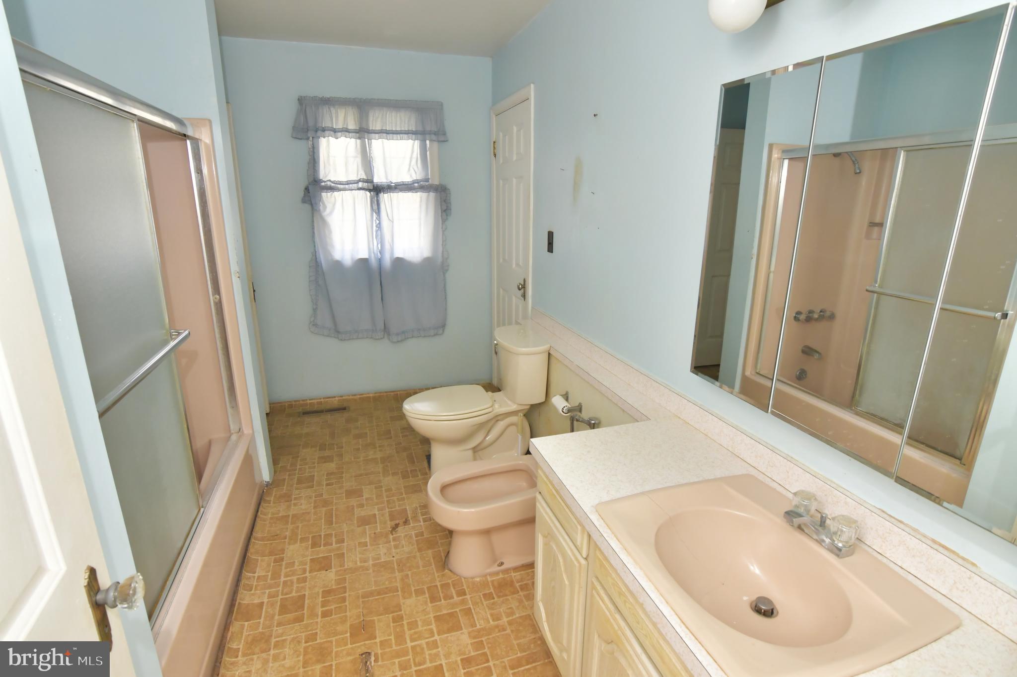 136 Ash Road Front Royal, VA 22630 - Photo 30 of 52 Full bath on main level