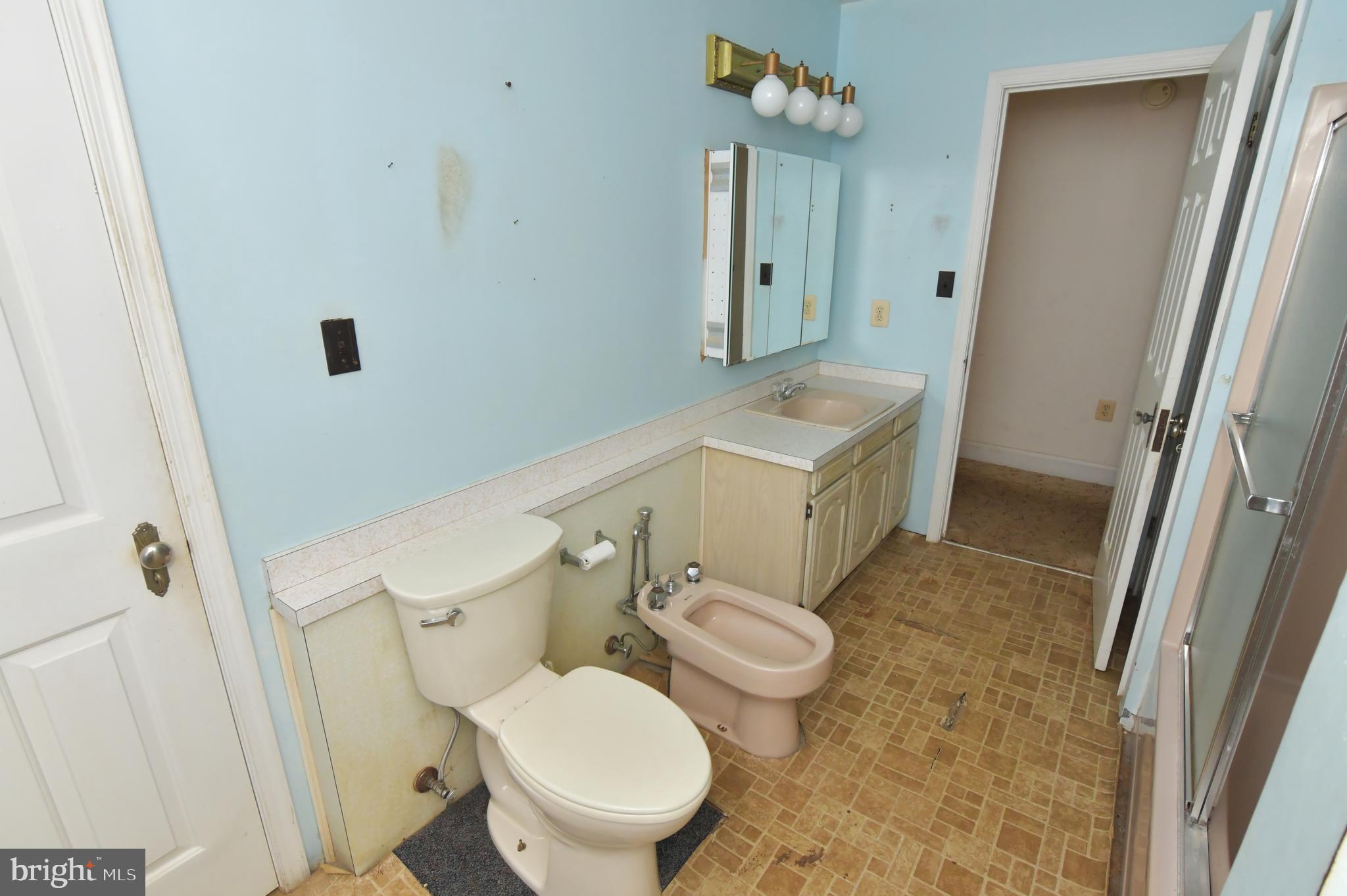136 Ash Road Front Royal, VA 22630 - Photo 31 of 52 Full bath on main level