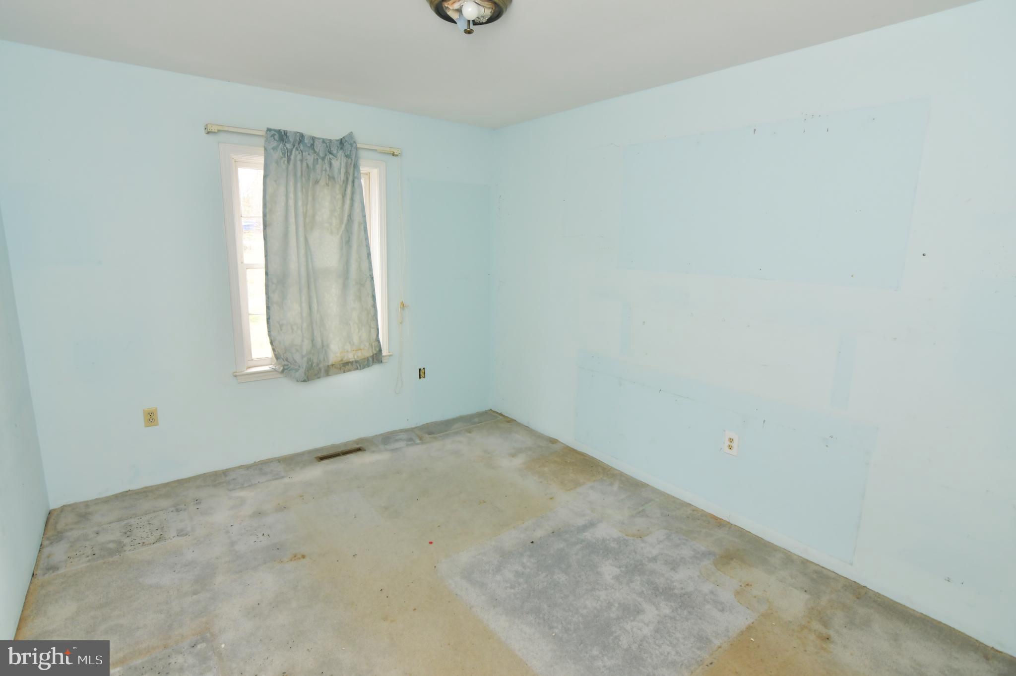 136 Ash Road Front Royal, VA 22630 - Photo 36 of 52 Bedroom 3 main level