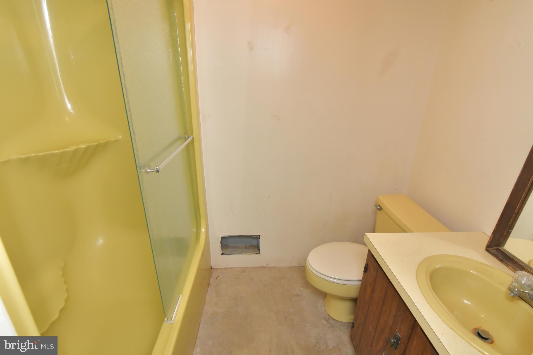 136 Ash Road Front Royal, VA 22630 - Photo 43 of 52 Full bath in basement