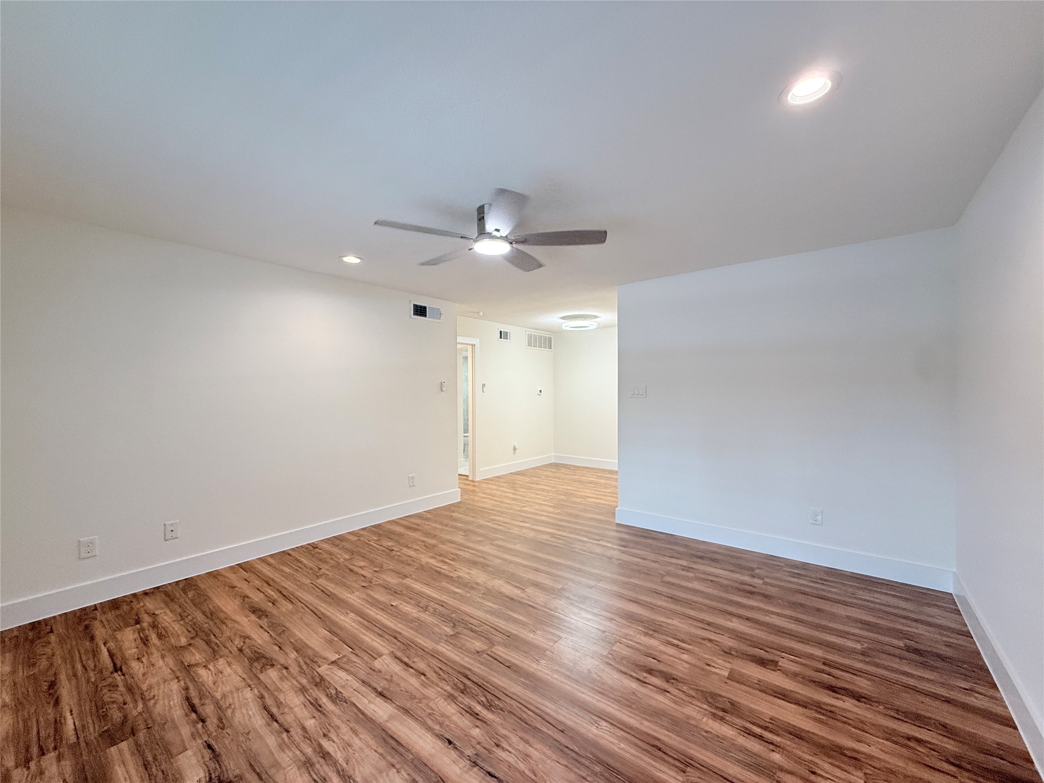 2350 Bering Drive, Unit 114 Houston, TX 77057 - Photo 3 of 24 Gallery Image 3