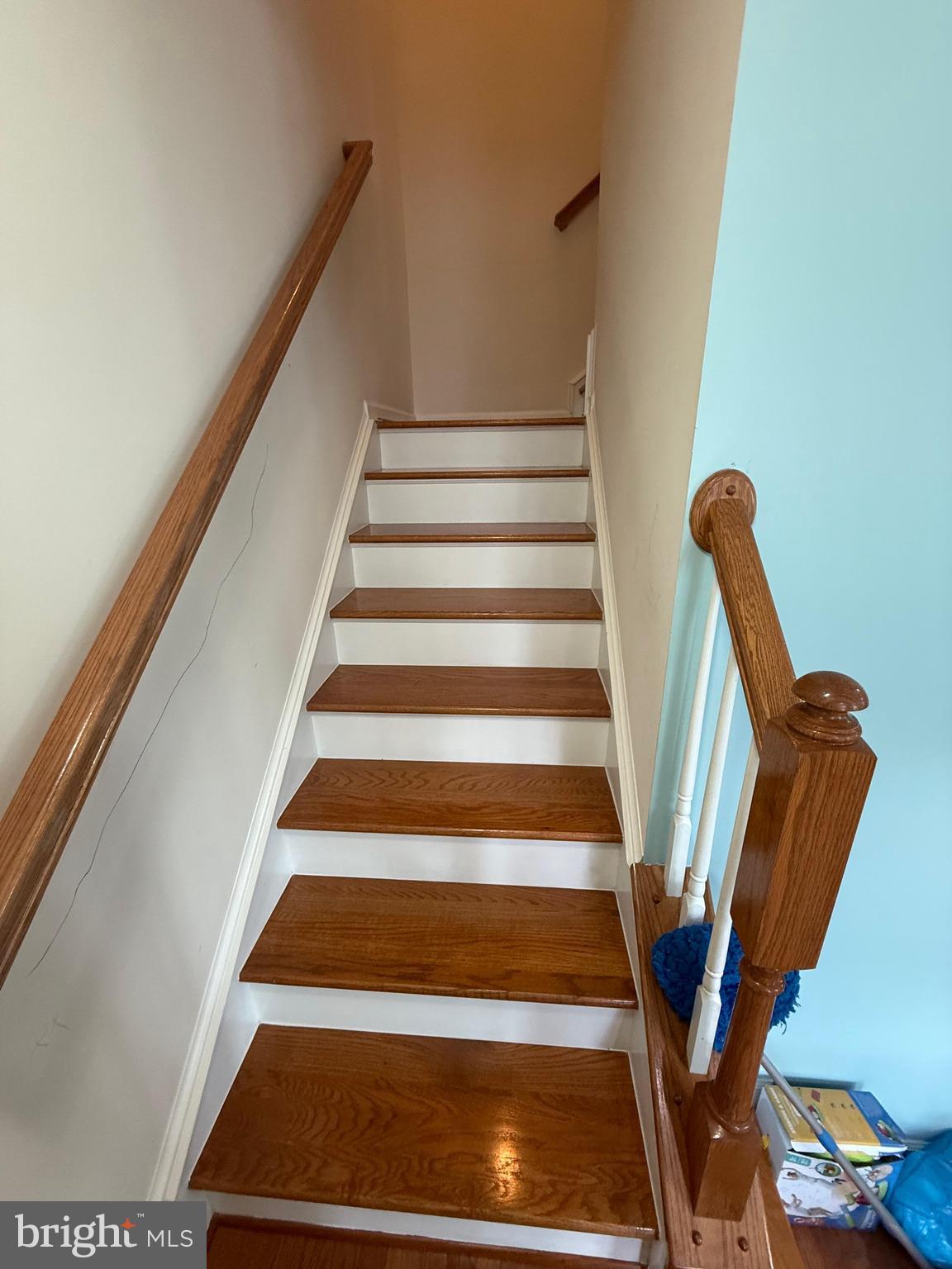 19710 Vaughn Landing Drive Germantown, MD 20874 - Photo 9 of 18 Strairs