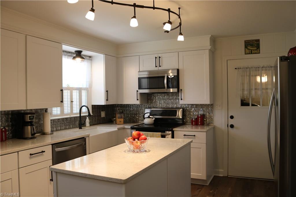 5133 Yukon Road Walkertown, NC 27051 - Photo 3 of 20 Quartz counter tops and LG stainless steel appliances.