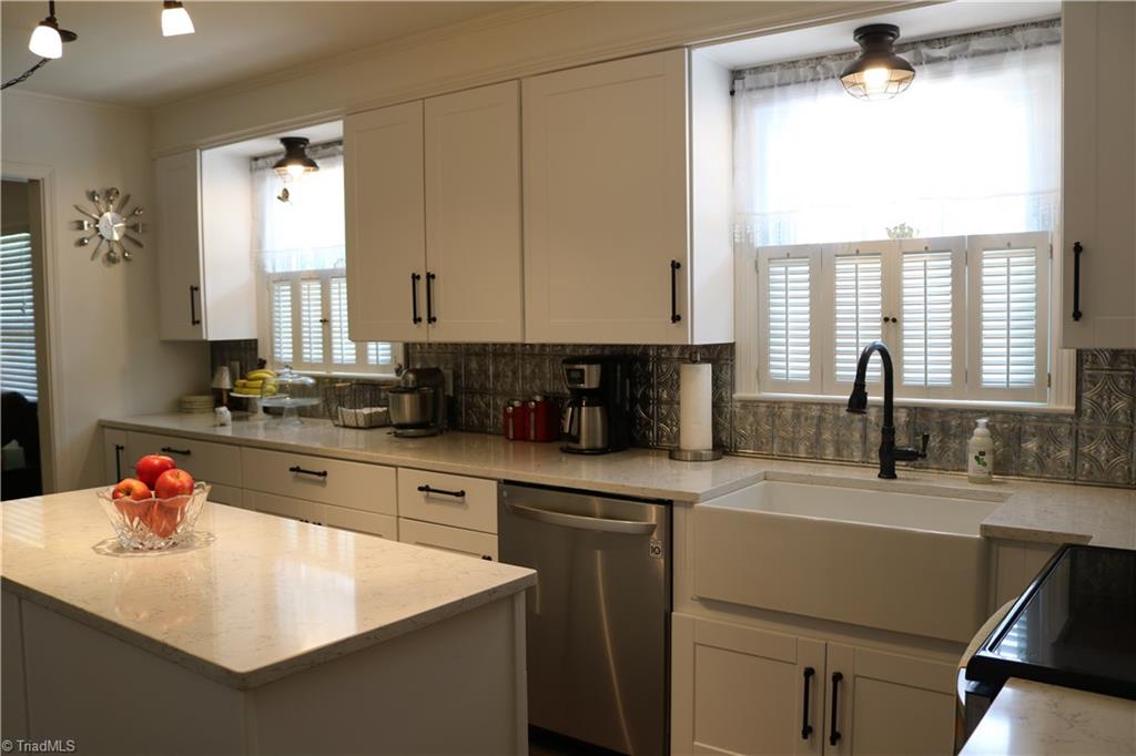 5133 Yukon Road Walkertown, NC 27051 - Photo 4 of 20 A fantastic island and lots of natural light with beautiful plantation shutters.