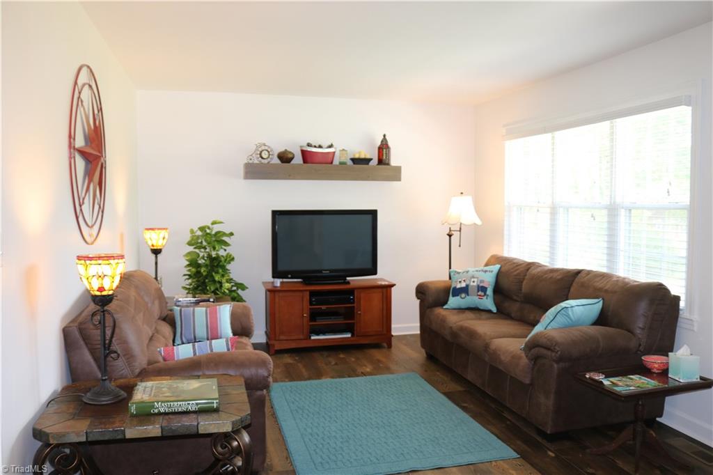 5133 Yukon Road Walkertown, NC 27051 - Photo 8 of 20 Relaxing living room.