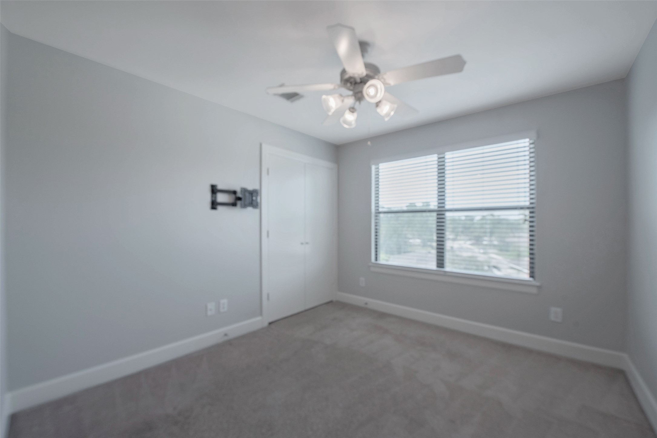 7650 Springhill Street, Unit 603 Houston, TX 77021 - Photo 19 of 26 an empty room with windows and fan