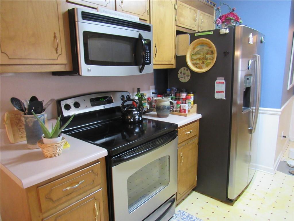 73 Cotton Bend Cartersville, GA 30120 - Photo 6 of 9 a kitchen with a stove and a microwave