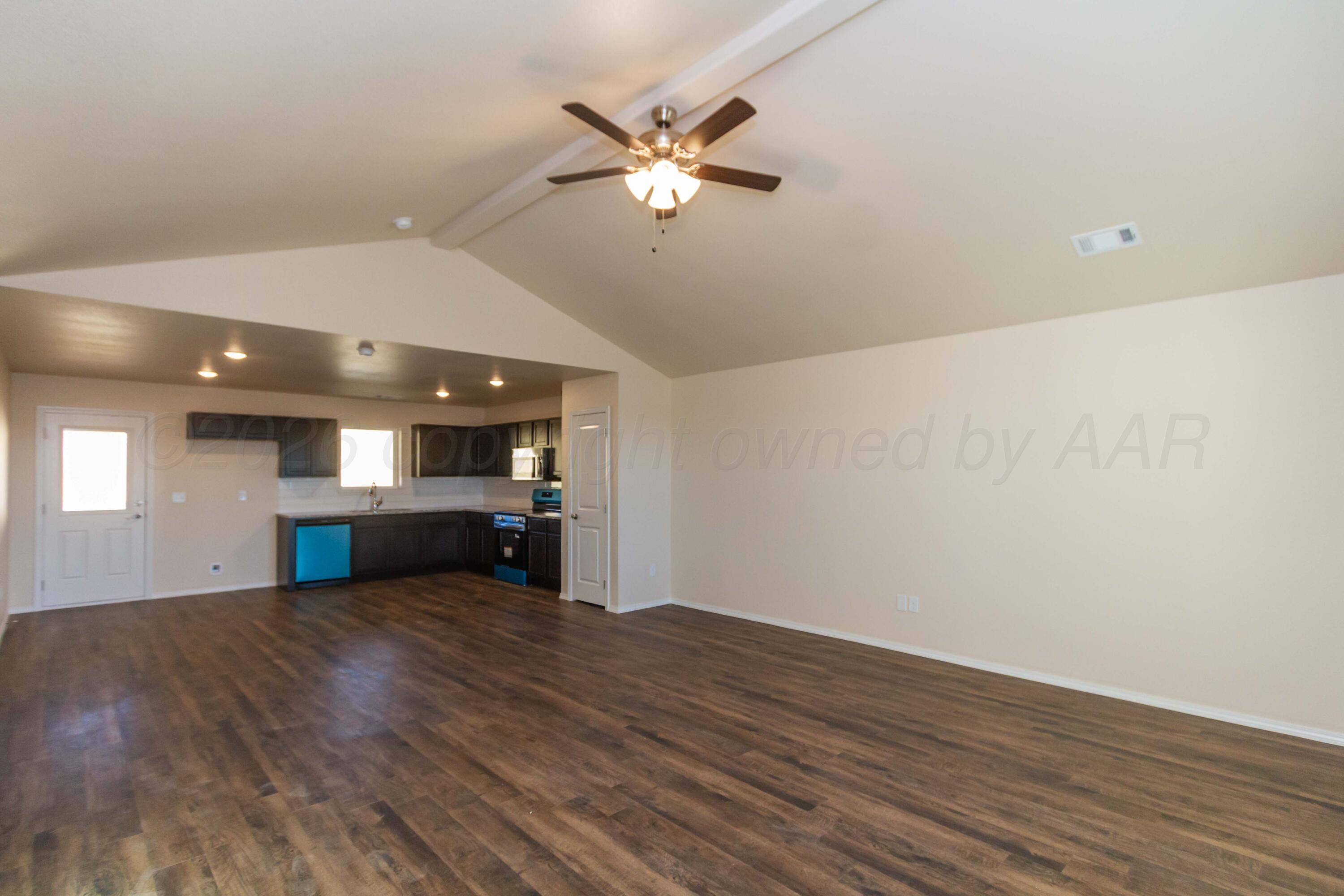 4303 Sunset Street Amarillo, TX 79118 - Photo 3 of 27 STOCK PHOLIVING ROOM