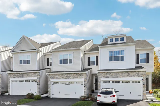 a view of building with car parked