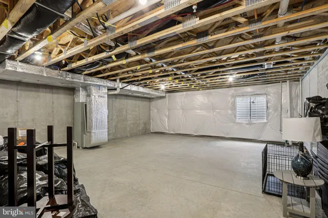 a view of livingroom with furniture