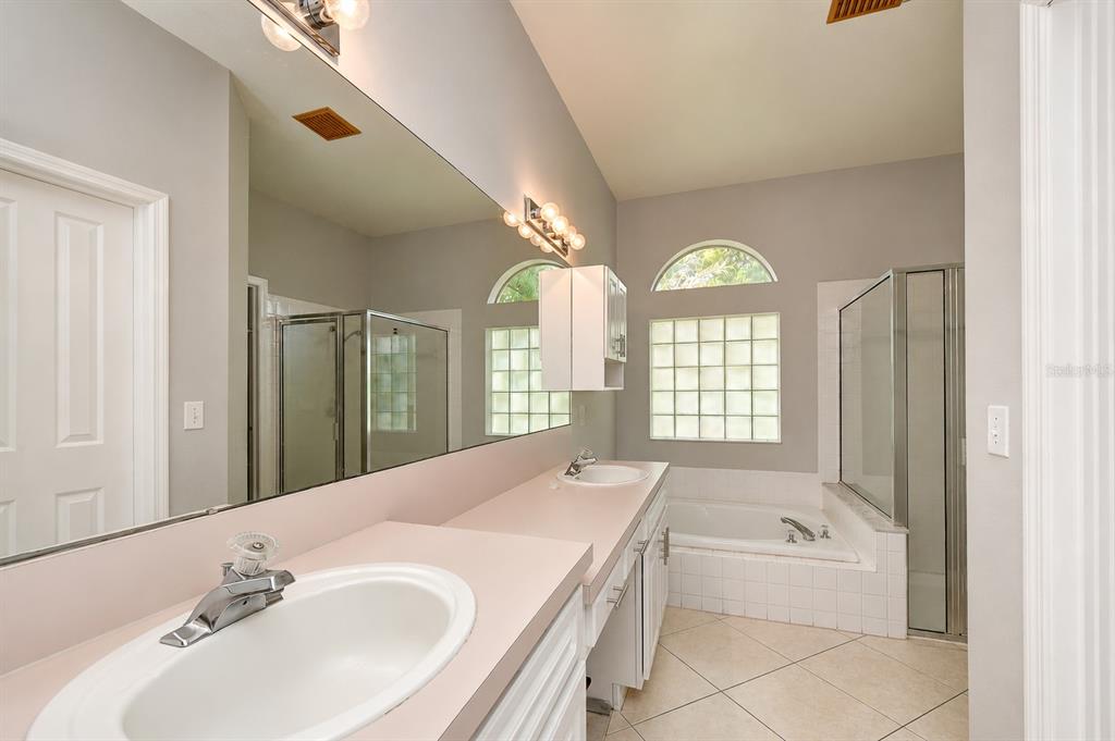 4102 Amber Ridge Lane Valrico, FL 33594 - Photo 12 of 23