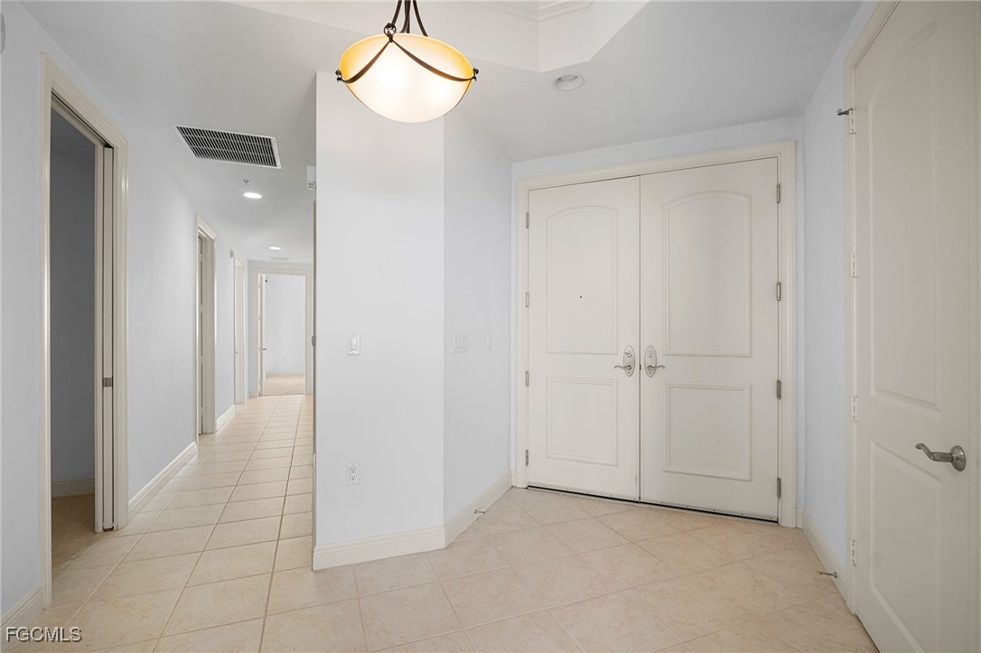 2090 West First Street, Unit F2806 Fort Myers, FL 33901 - Photo 13 of 34 a view of an empty room and a bathroom