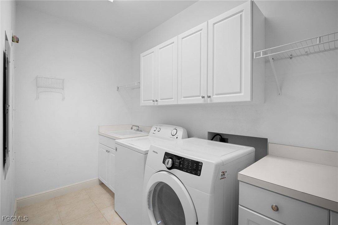 2090 West First Street, Unit F2806 Fort Myers, FL 33901 - Photo 22 of 34 a utility room with dryer and washer