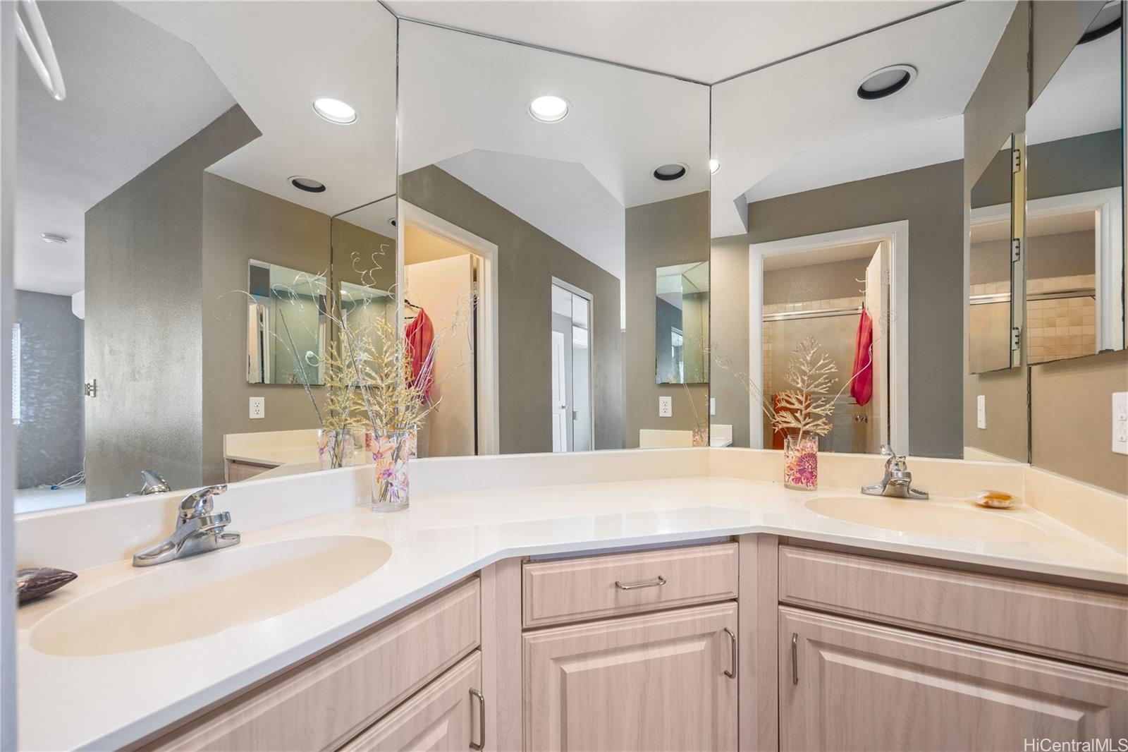 92-1551 Ali'inui Drive, Unit 17H Kapolei, HI 96707 - Photo 13 of 19 OLD COLORS