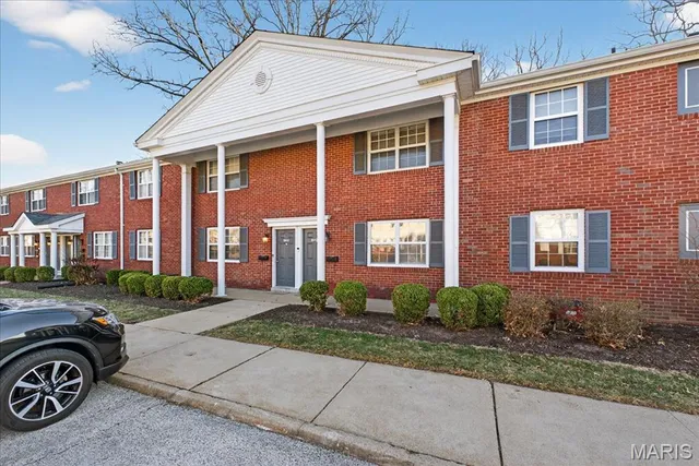 $209,000 | 8912 North Swan Circle, Brentwood, MO 63144