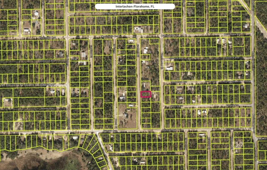 112 Grenock Street Interlachen, FL 32148 - Photo 4 of 7 a view of a bathroom with a shower