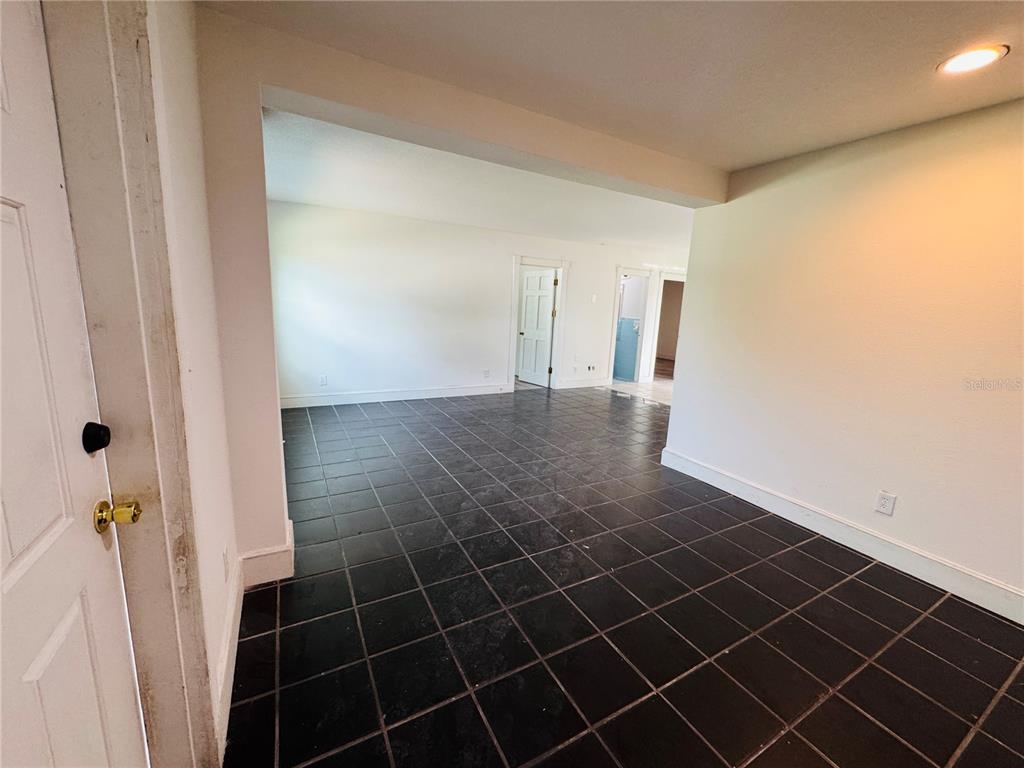 209 East Main Street Dundee, FL 33838 - Photo 8 of 13 a view of a bathroom