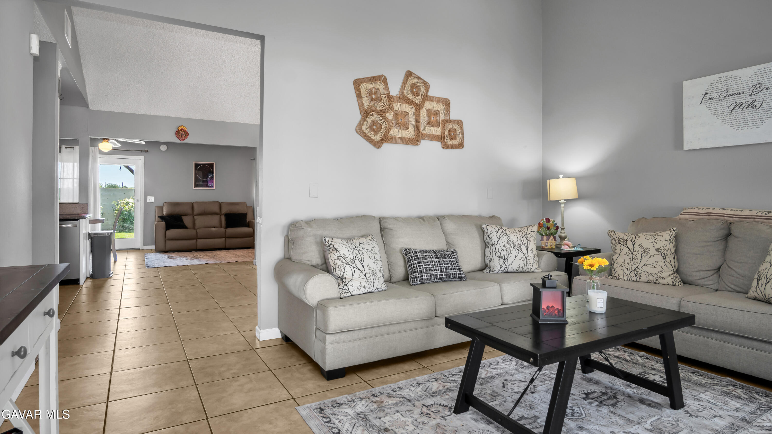 44008 Raysack Avenue Lancaster, CA 93535 - Photo 6 of 27 2-Living