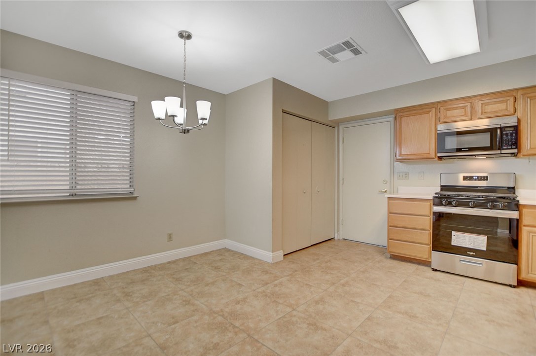 2828 Forrest Duke Court Las Vegas, NV 89108 - Photo 11 of 37