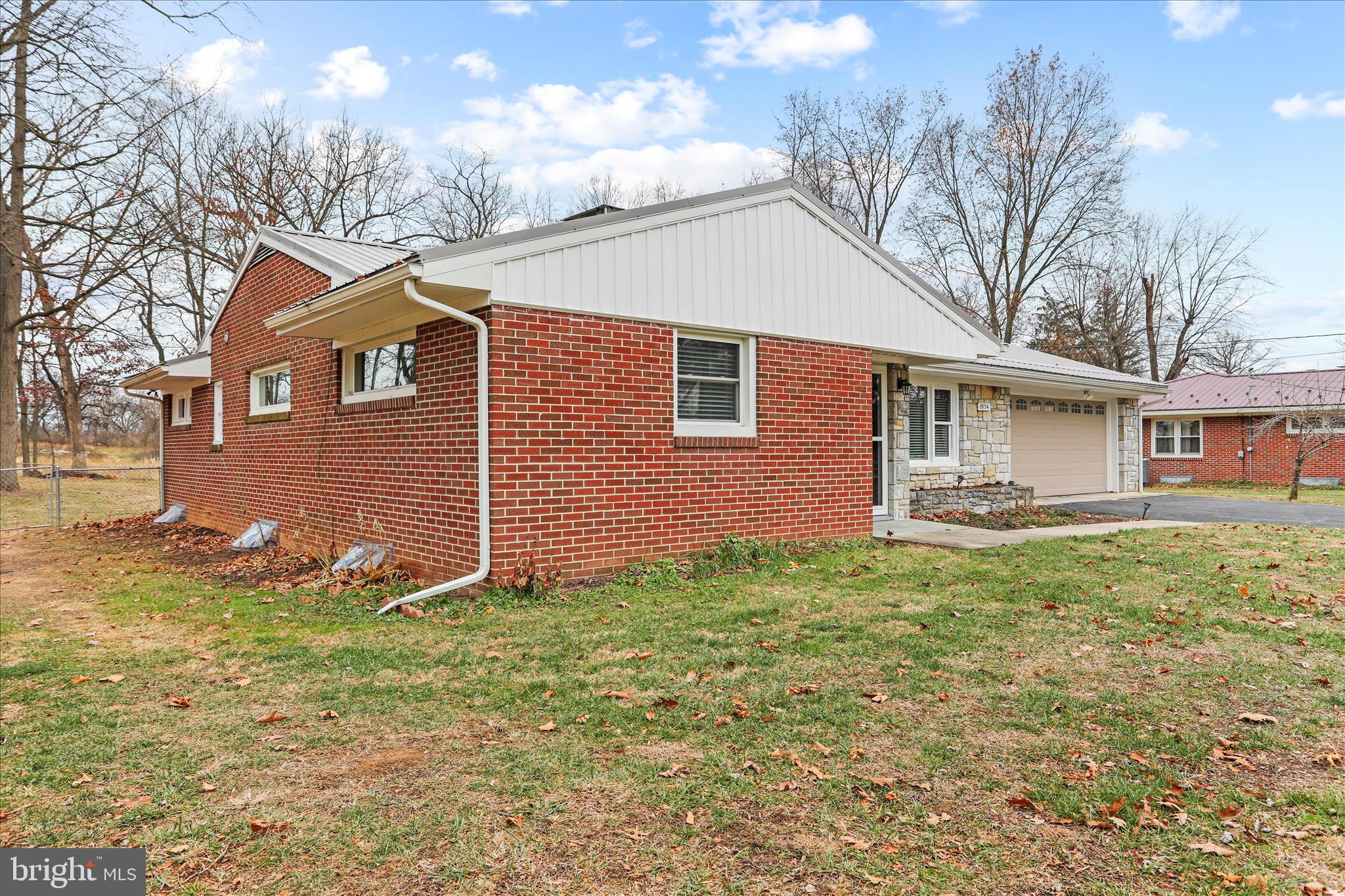 19734 Longmeadow Road Hagerstown, MD 21742 - Photo 2 of 45 a front view of a house with garden